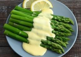 Šparglji z bernaise omako